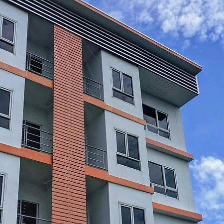 V At Panus Hotell Phanat Nikhom Exteriör bild
