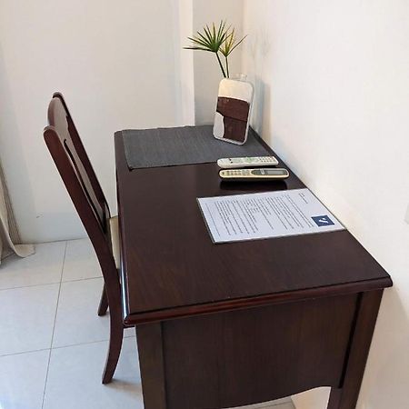 V At Panus Hotell Phanat Nikhom Exteriör bild