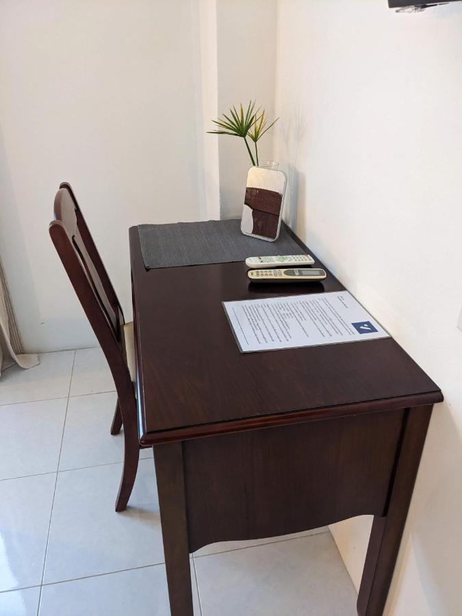V At Panus Hotell Phanat Nikhom Exteriör bild