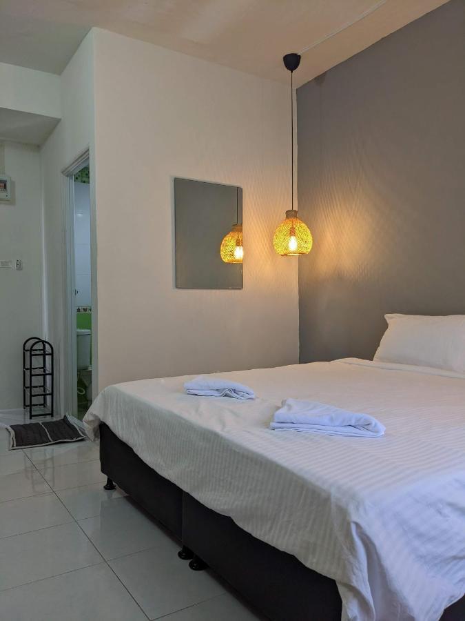 V At Panus Hotell Phanat Nikhom Exteriör bild